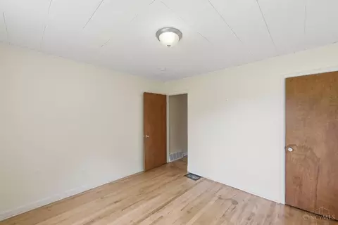 Bedroom - 3032 Boudinot Ave, Cincinnati, OH 45238 photo 5 of 7