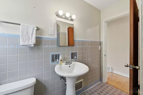 Bath - 3032 Boudinot Ave, Cincinnati, OH 45238 photo 3 of 3