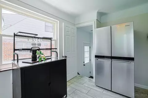 Kitchen - 6738 Hampton Dr, Cincinnati, OH 45236 photo 4 of 4