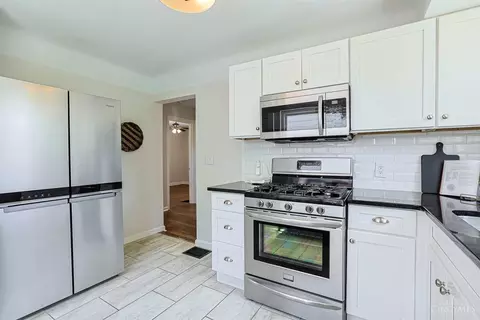 Kitchen - 6738 Hampton Dr, Cincinnati, OH 45236 photo 3 of 4