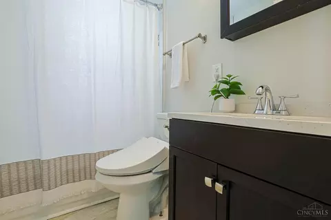 Bath - 6738 Hampton Dr, Cincinnati, OH 45236 photo 2 of 2