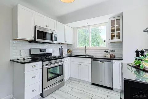 Kitchen - 6738 Hampton Dr, Cincinnati, OH 45236 photo 2 of 4