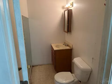 Bath - 2333 Tucker Rd, Blanchester, OH 45107 photo 2 of 2