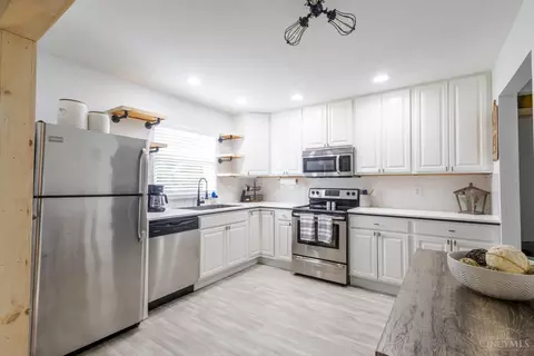 Kitchen - 3661 Parfore Ct, Cincinnati, OH 45245 photo 1 of 2