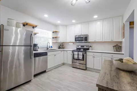 Kitchen - 3661 Parfore Ct, Cincinnati, OH 45245 photo 2 of 2