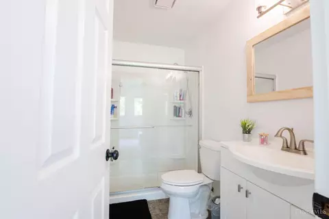 Bath - 3661 Parfore Ct, Cincinnati, OH 45245 photo 4 of 4