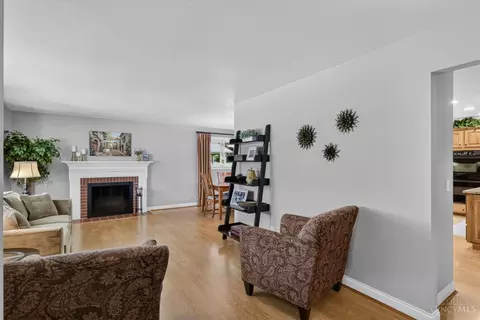 Living - 5508 Cleander Dr, Cincinnati, OH 45238 photo 1 of 9