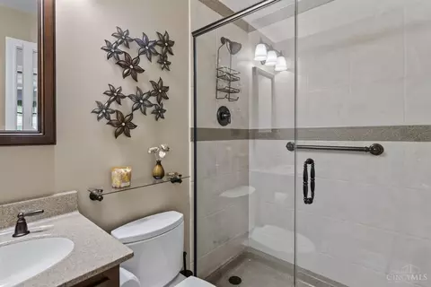 Bath - 5508 Cleander Dr, Cincinnati, OH 45238 photo 4 of 5