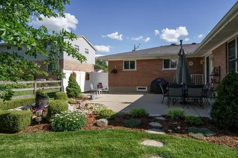 Exterior - 5508 Cleander Dr, Cincinnati, OH 45238 photo 12 of 18