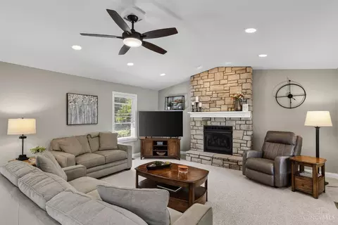 Living - 5508 Cleander Dr, Cincinnati, OH 45238 photo 7 of 9