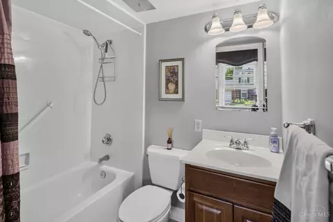 Bath - 5508 Cleander Dr, Cincinnati, OH 45238 photo 2 of 5