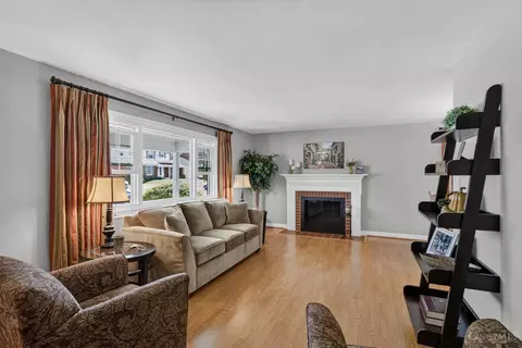 Living - 5508 Cleander Dr, Cincinnati, OH 45238 photo 2 of 9