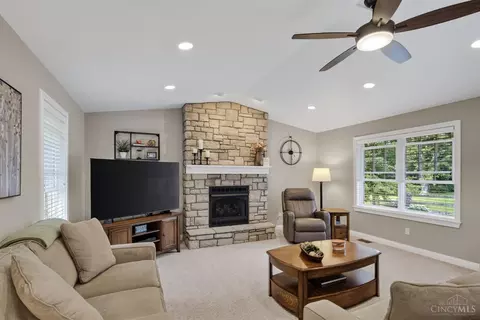 Living - 5508 Cleander Dr, Cincinnati, OH 45238 photo 8 of 9