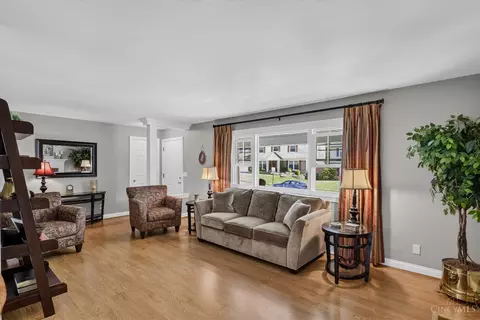 Living - 5508 Cleander Dr, Cincinnati, OH 45238 photo 4 of 9