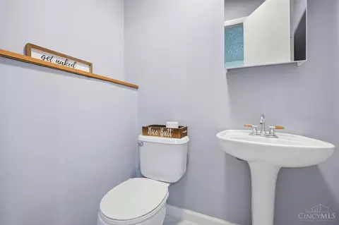 Bath - 4213 Highlander Ct, Cincinnati, OH 45245 photo 3 of 3
