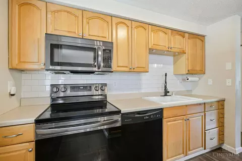 Kitchen - 4213 Highlander Ct, Cincinnati, OH 45245 photo 2 of 3
