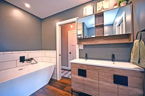 Bath - 1141 Morado Dr, Cincinnati, OH 45238 photo 1 of 4