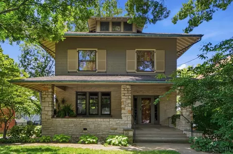 573 Evanswood Pl, Cincinnati, OH 45220