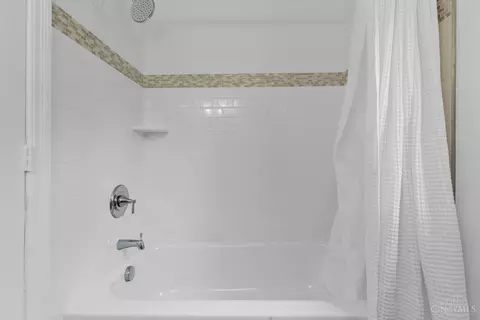 Bath - 3766 Dunkirk St, Cincinnati, OH 45220 photo 4 of 6