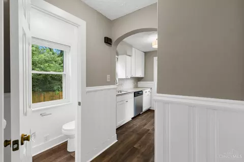 Entry Way - 3766 Dunkirk St, Cincinnati, OH 45220 photo 2 of 3