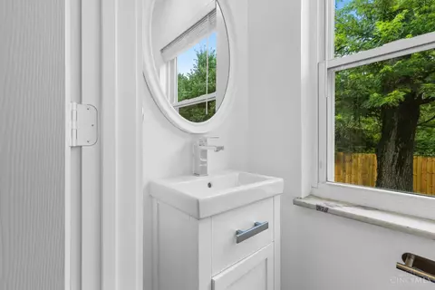Bath - 3766 Dunkirk St, Cincinnati, OH 45220 photo 1 of 6