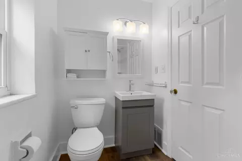 Bath - 3766 Dunkirk St, Cincinnati, OH 45220 photo 3 of 6
