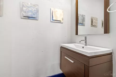 Bath - 1420 Elm St, Cincinnati, OH 45202 photo 1 of 3