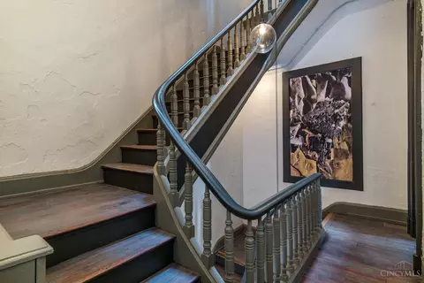 Entry Way - 1420 Elm St, Cincinnati, OH 45202 photo 2 of 3