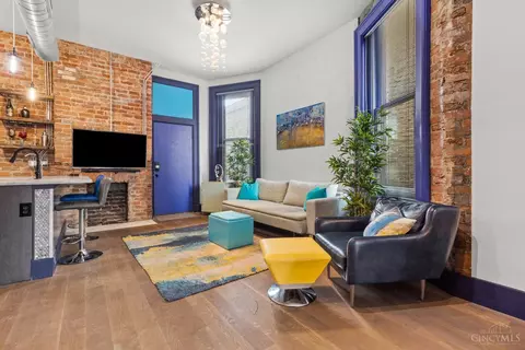 Living - 1420 Elm St, Cincinnati, OH 45202 photo 3 of 4