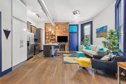 Living - 1420 Elm St, Cincinnati, OH 45202 photo 1 of 4