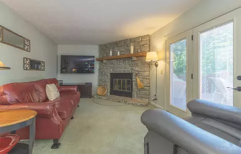 Living - 8134 Saddleback Pl, Maineville, OH 45039 photo 3 of 4