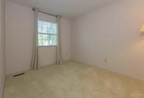Bedroom - 8134 Saddleback Pl, Maineville, OH 45039 photo 7 of 9