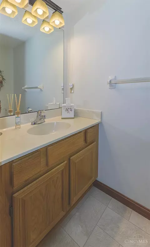 Bath - 8134 Saddleback Pl, Maineville, OH 45039 photo 1 of 4