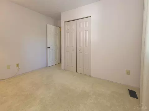 Bedroom - 8134 Saddleback Pl, Maineville, OH 45039 photo 8 of 9