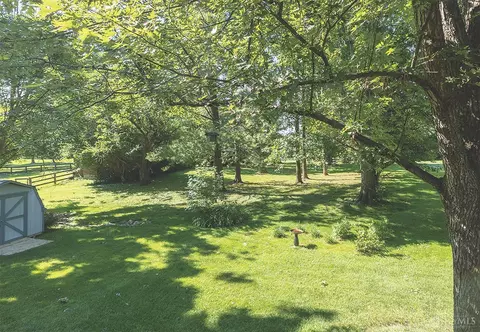 Exterior - 8134 Saddleback Pl, Maineville, OH 45039 photo 5 of 6