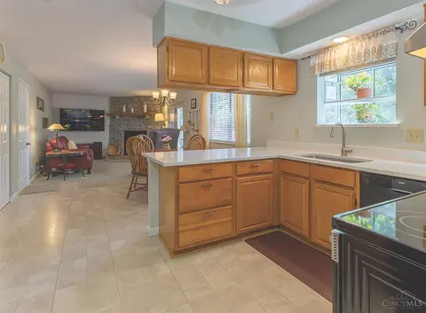 Kitchen - 8134 Saddleback Pl, Maineville, OH 45039 photo 1 of 3