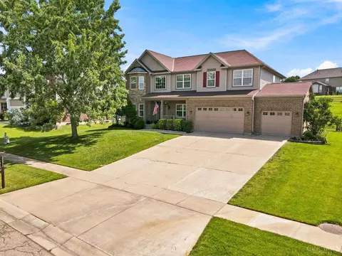 6072 Spring Lake Dr, Hamilton, OH 45011