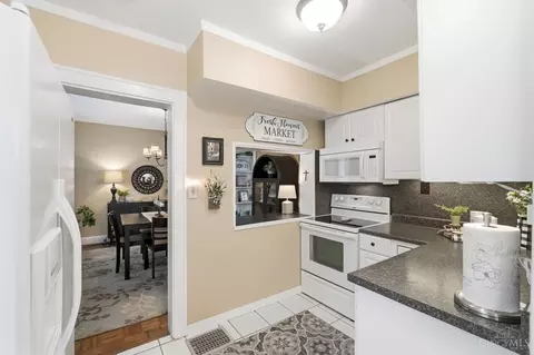 Kitchen - 1639 Sutton Ave, Cincinnati, OH 45230 photo 4 of 4