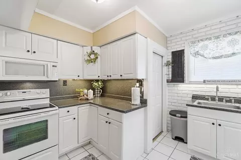 Kitchen - 1639 Sutton Ave, Cincinnati, OH 45230 photo 1 of 4