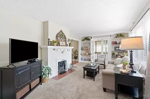 Living - 1639 Sutton Ave, Cincinnati, OH 45230 photo 1 of 2