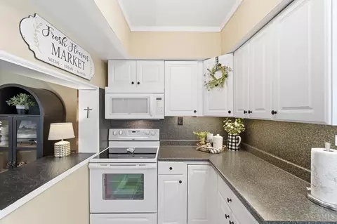 Kitchen - 1639 Sutton Ave, Cincinnati, OH 45230 photo 2 of 4