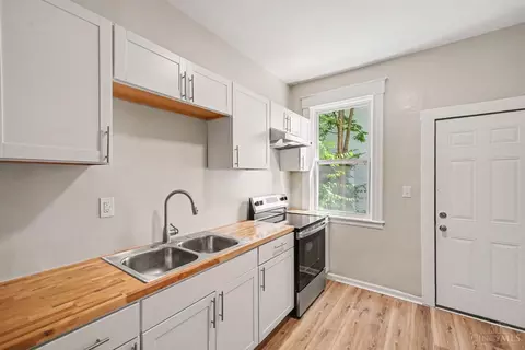 Kitchen - 1276 Dewey Ave, Cincinnati, OH 45205 photo 2 of 2