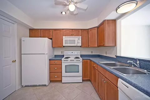 Kitchen - 1109 Wittshire Ln, Cincinnati, OH 45255 photo 1 of 3