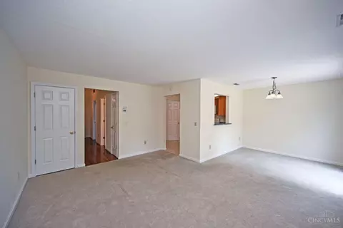 Living - 1109 Wittshire Ln, Cincinnati, OH 45255 photo 3 of 5
