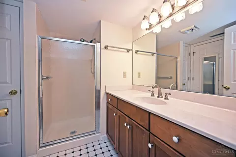Bath - 1109 Wittshire Ln, Cincinnati, OH 45255 photo 1 of 3