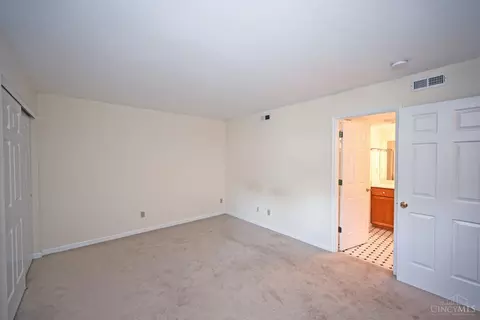Bedroom - 1109 Wittshire Ln, Cincinnati, OH 45255 photo 2 of 5
