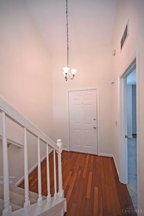 Entry Way - 1109 Wittshire Ln, Cincinnati, OH 45255 photo 2 of 4