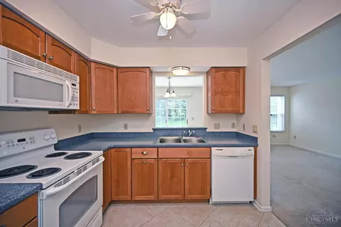 Kitchen - 1109 Wittshire Ln, Cincinnati, OH 45255 photo 2 of 3