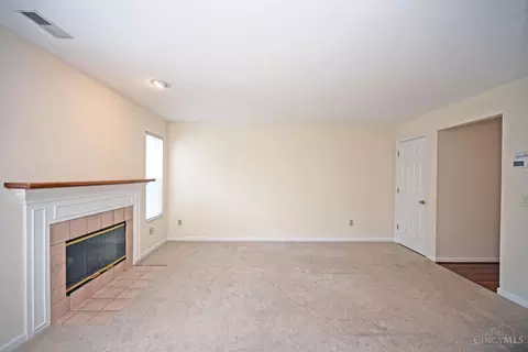Living - 1109 Wittshire Ln, Cincinnati, OH 45255 photo 4 of 5