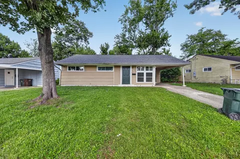 8760 Grenada Dr, Cincinnati, OH 45231 photo 1